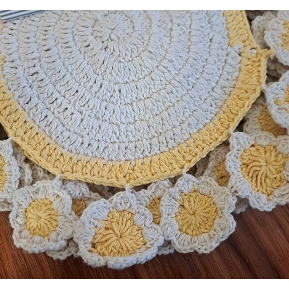 New Rachel Ashwell The Farmhouse Placemats Set of 4 Crochet Yellow White 15" - Picture 3 of 6